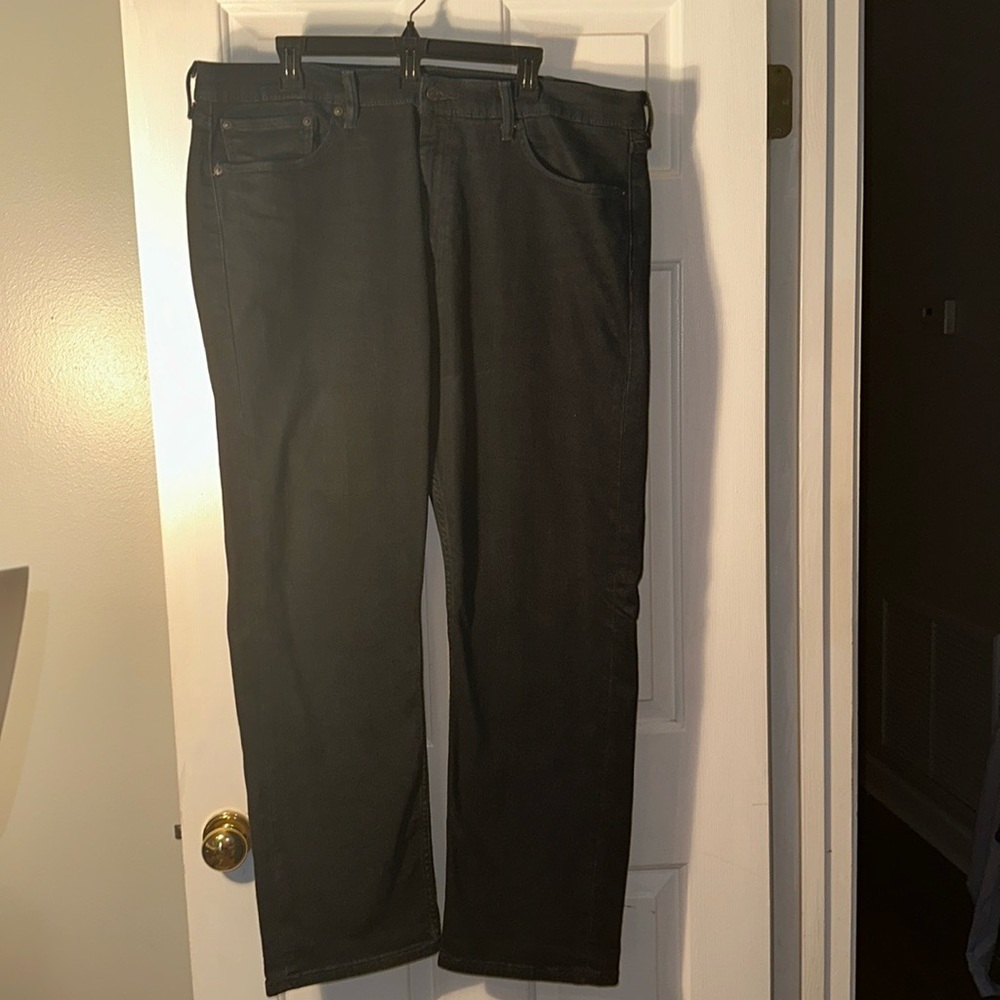 Men’s black Levi’s jeans. 40x32. Excellent used condition.
